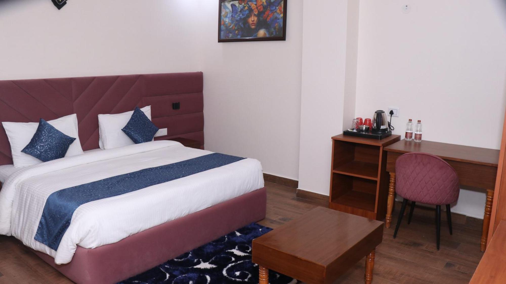 Sarla Hotel Inn Noida Exterior foto