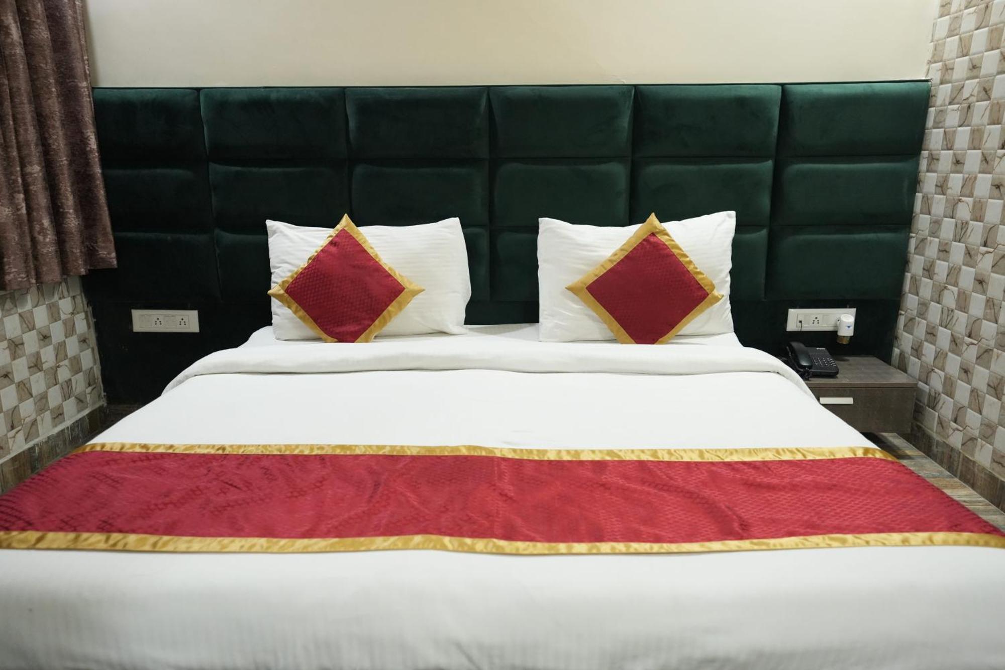 Sarla Hotel Inn Noida Exterior foto