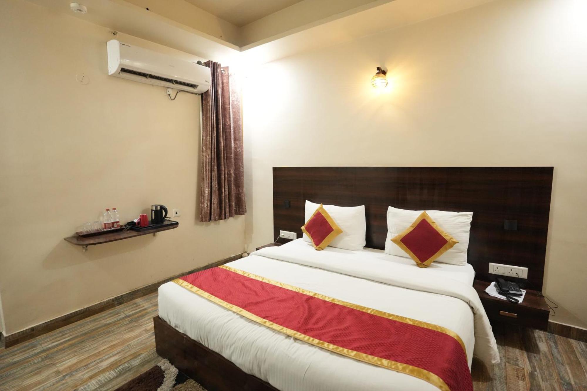 Sarla Hotel Inn Noida Exterior foto