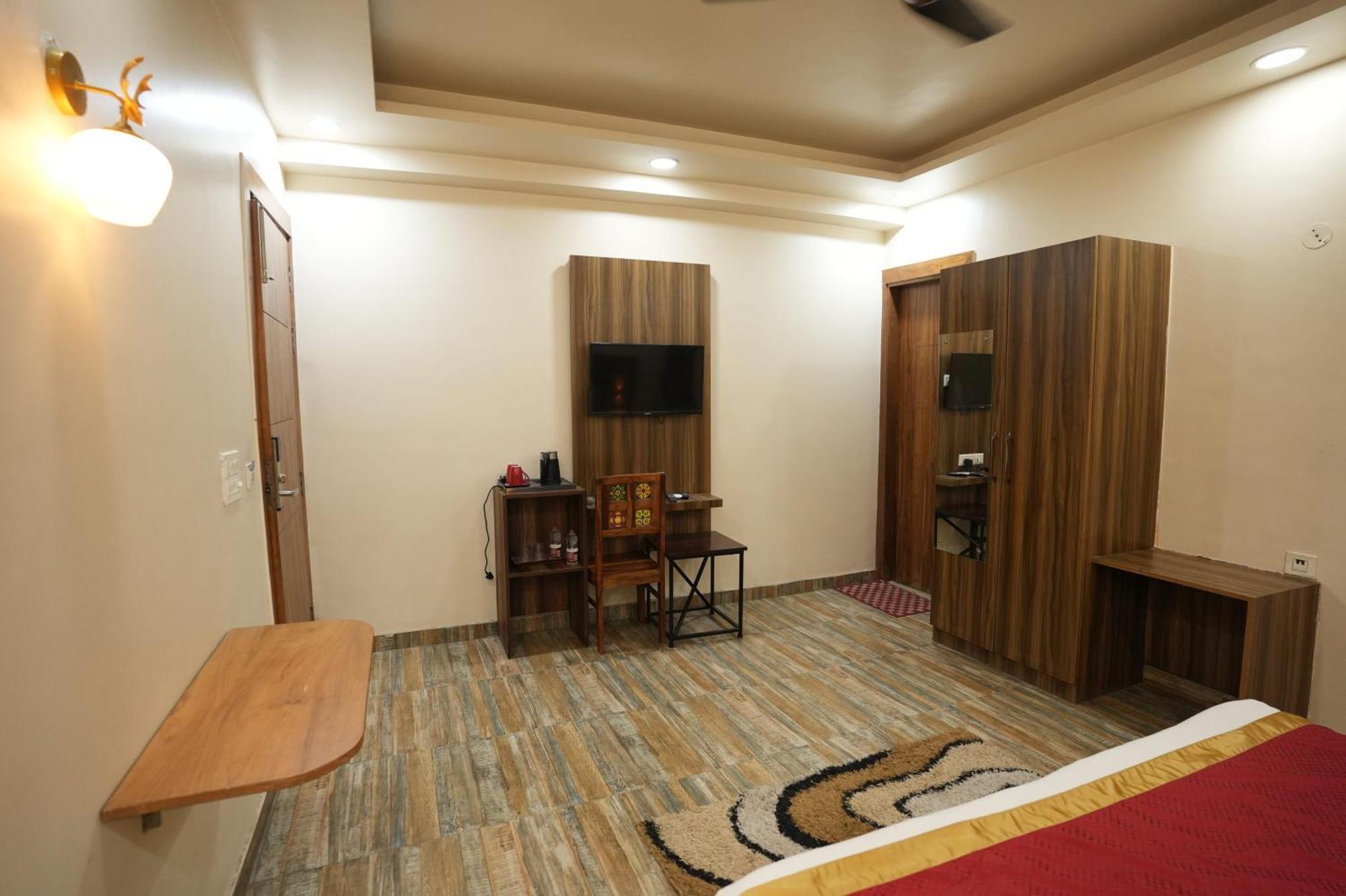Sarla Hotel Inn Noida Exterior foto